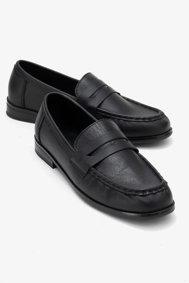 Forever & Always Womens Valia Leather Loafer