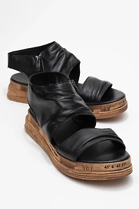 Forever & Always Womens Lunas Leather Side-Zip Flat Heel Sandals