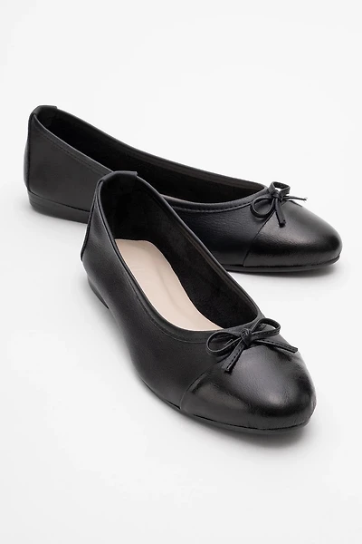 Forever & Always Womens Rayne Cap Toe Leather Ballet Flats