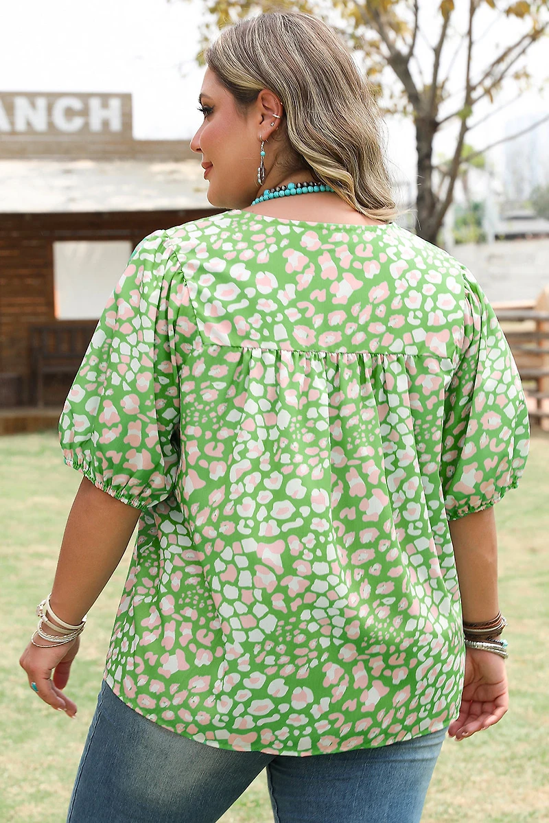 Threaded Pear Women's Selena Plus Size Floral Tassel Tie Blouse