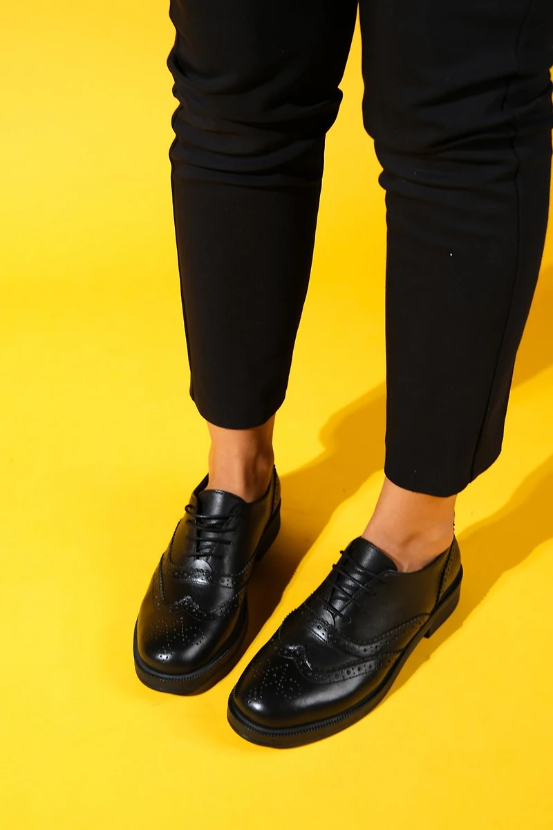 Forever & Always Womens Avra Leather Oxford