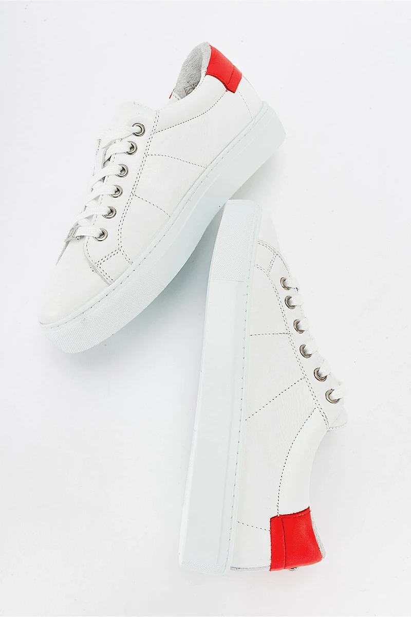 Forever & Always Womens Ayverie Leather Sneaker