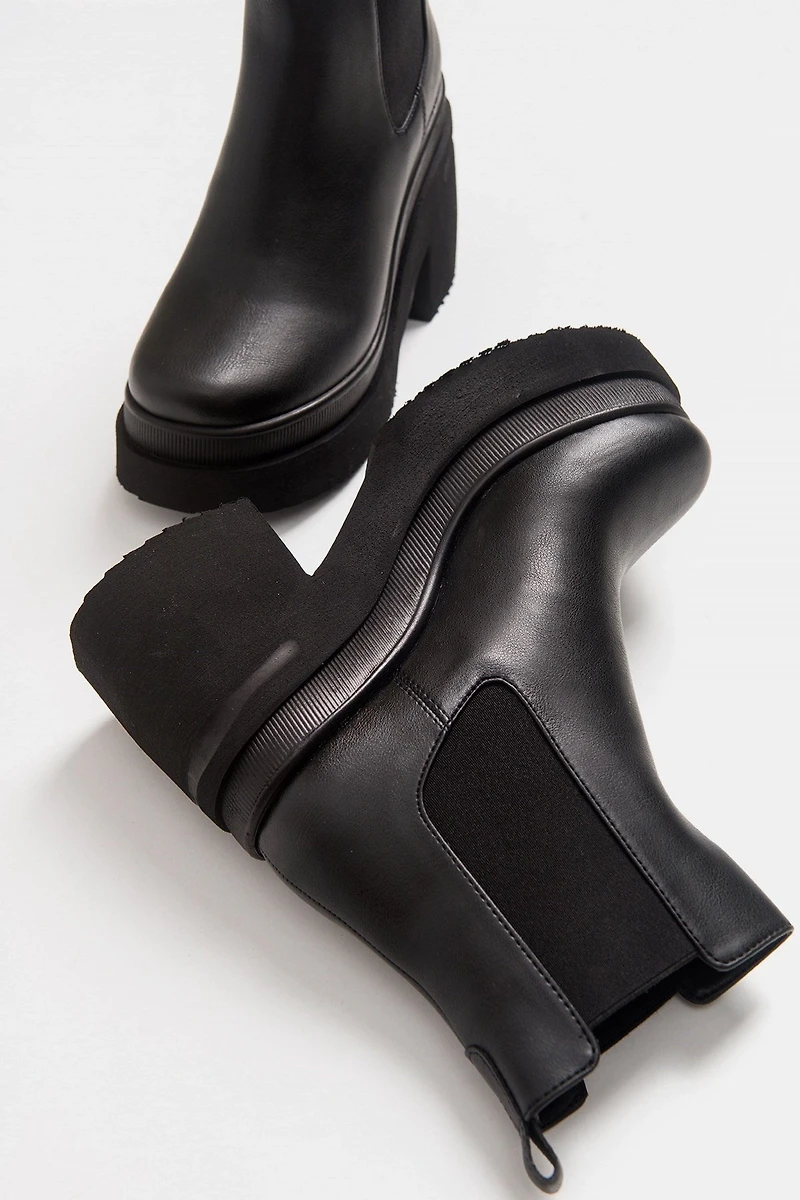 Prologue Shoes Womens Antwerp Chelsea Boot