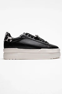 Forever & Always Womens Laren Leather Buckle Sneakers