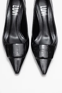 Prologue Shoes Womens Marcia Buckle Pointed Toe Pump