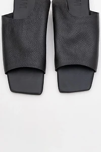 Forever & Always Womens Orianna Leather Slide Sandals