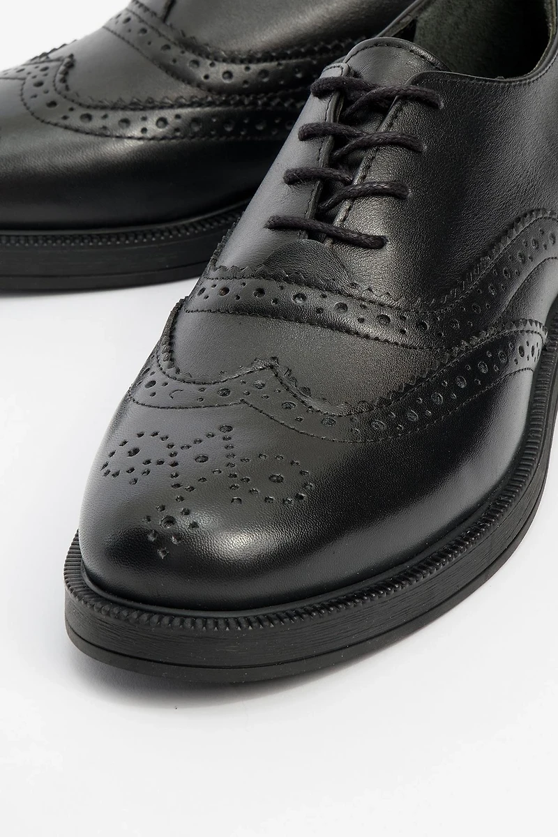 Forever & Always Womens Avra Leather Oxford