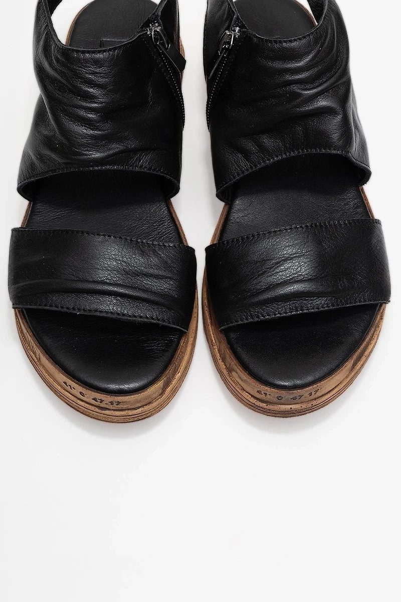 Forever & Always Womens Lunas Leather Side-Zip Flat Heel Sandals