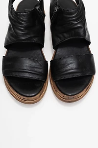 Forever & Always Womens Lunas Leather Side-Zip Flat Heel Sandals