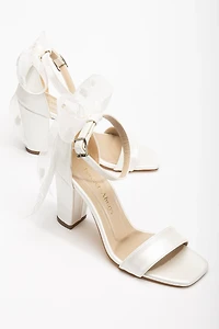 Forever & Always Womens Rafaelle Bridal Sandals with Lace Back Bow