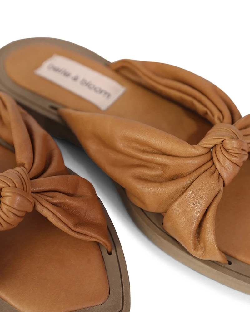 Belle & Bloom Womens You I Knot Detail Slides