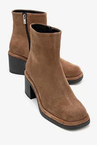 Forever & Always Womens Junae Leather Block Heel Boots