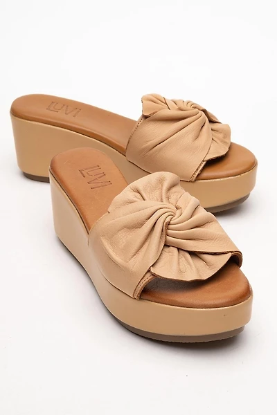Forever & Always Womens Syndra Bow Wedge Leather Sandals