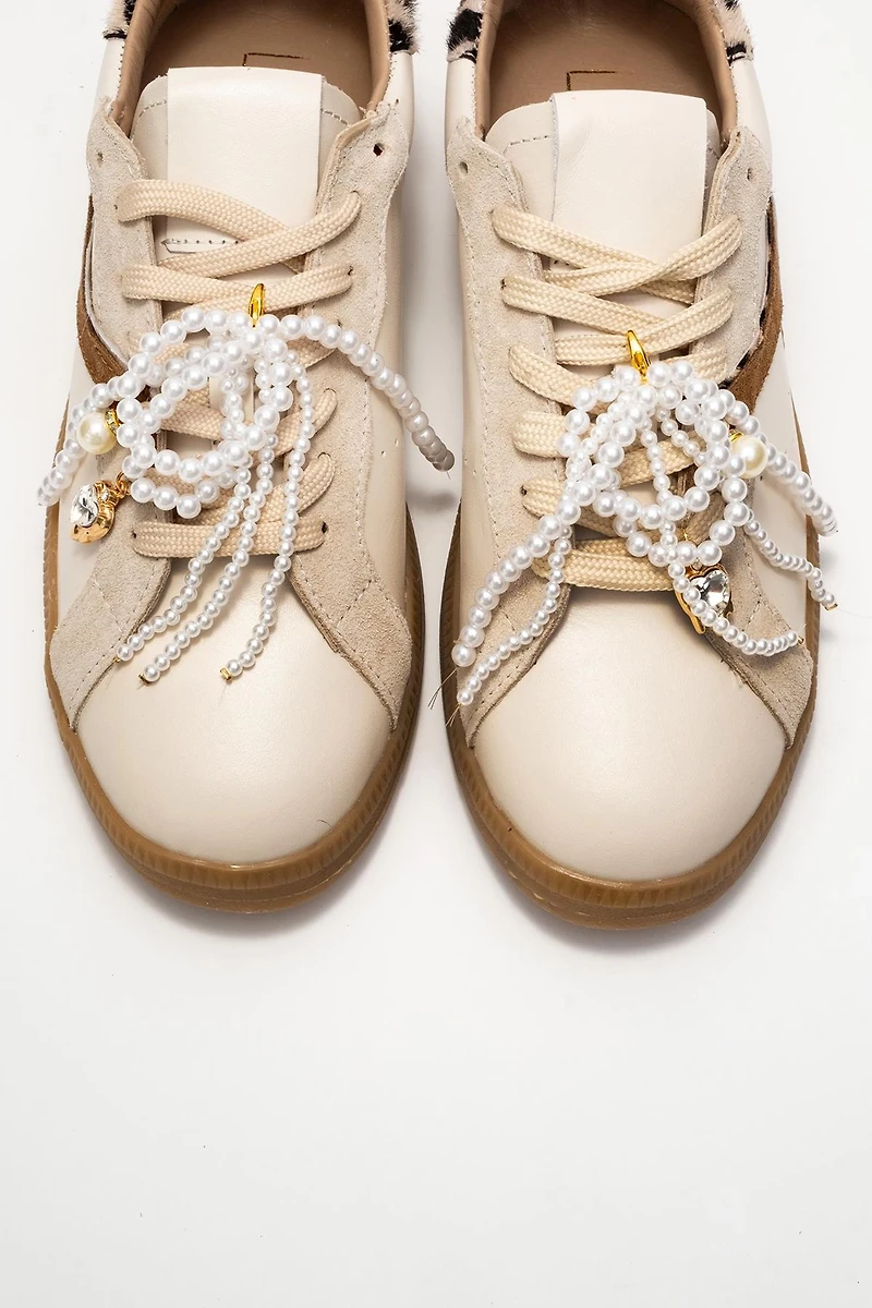 Forever & Always Womens Taren Leather Pearl Buckle Sneakers