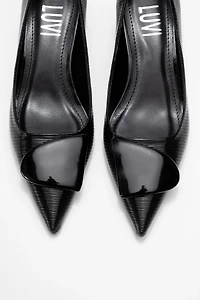 Prologue Shoes Womens Briana Buckle Pointed Toe Pump