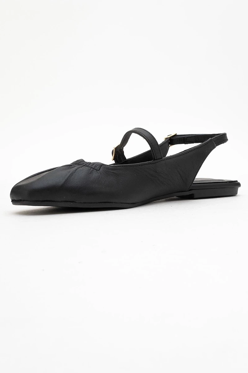 Forever & Always Womens Britney Leather Closed-Toe Sandal