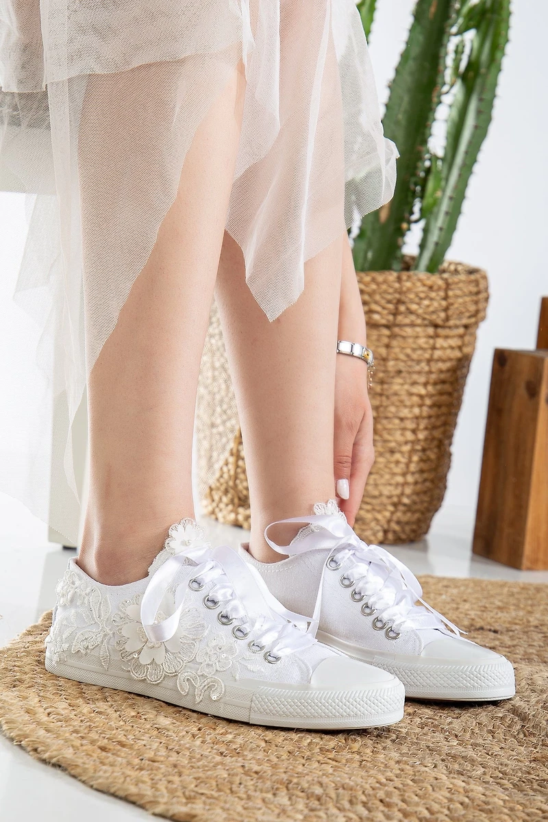 Forever & Always Womens Peyton Floral Lace Bridal Sneakers