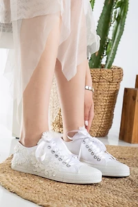 Forever & Always Womens Peyton Floral Lace Bridal Sneakers