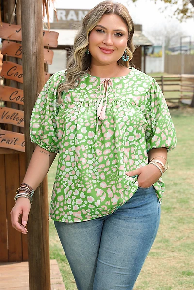 Threaded Pear Women's Selena Plus Size Floral Tassel Tie Blouse