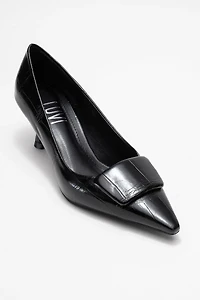 Prologue Shoes Womens Marcia Buckle Pointed Toe Pump