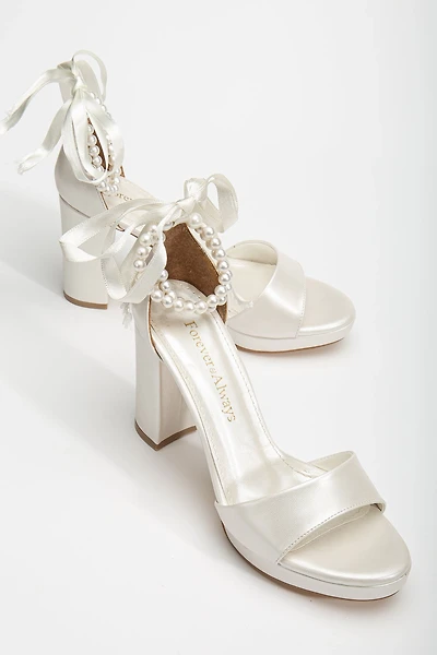 Forever & Always Womens Renee Platform Sandals with Pearls