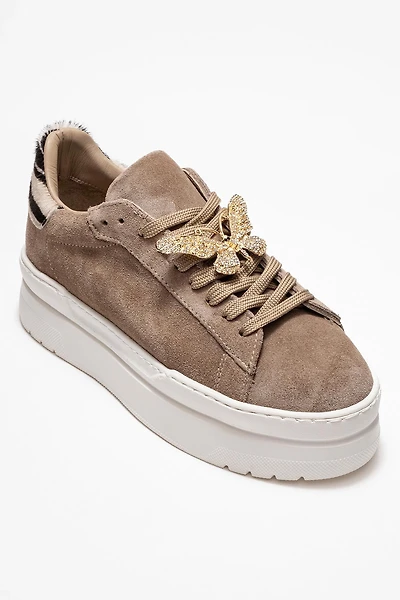 Forever & Always Womens Anda Leather Buckled Sneakers