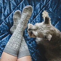 MeMoi Men's Snowflake Luxuriously Soft Cashmere Blend Crew Socks