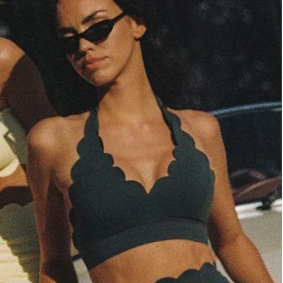 Wiskii Women's V-Cut Scallop Halter Bra