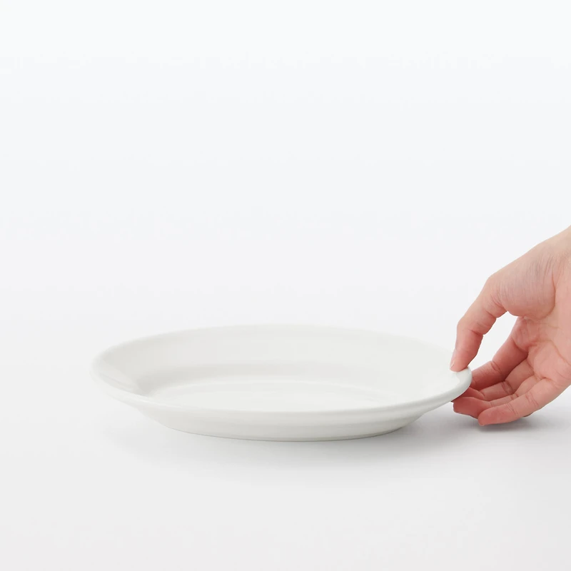 Porcelain Rimmed Oval Plate Medium