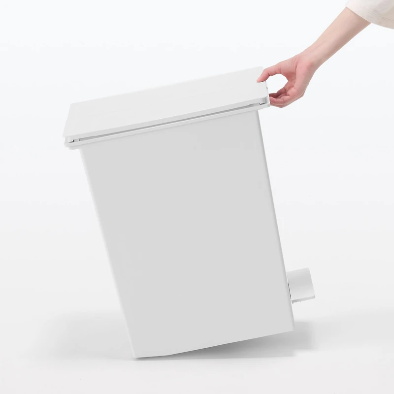 Polypropylene Pedal Dust Bin with Double-Hinged Lid - 35.1 L