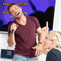 Microphone Singing Machine (SMM-205)