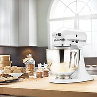 Batteur sur socle à tête inclinable Artisan de KitchenAid - 5 pte - 325 W - Blanc