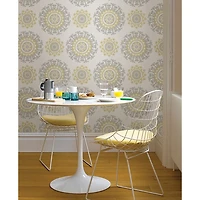Papier peint autocollant de style suzani NuWallpaper - Multicolore