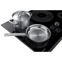 Surface cuisson induction électrique lisse 3 brûleurs 30 po de Samsung (NZ30K7880UG/AA) - Inox noir