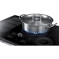 Surface cuisson induction électrique lisse 3 brûleurs 30 po de Samsung (NZ30K7880UG/AA) - Inox noir