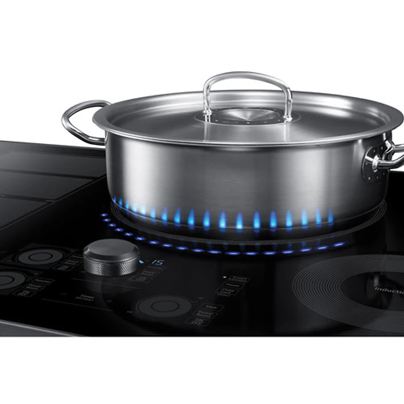 Surface cuisson induction électrique lisse 3 brûleurs 30 po de Samsung (NZ30K7880UG/AA) - Inox noir