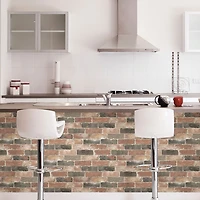 Papier peint autocollant Newport Reclaimed Brick de NuWallpaper - Rouge