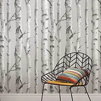 Papier peint autocollant à motifs de bouleaux NuWallpaper - Gris