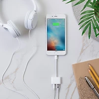 Belkin Audio + Charge RockStar Lightning to 3.5mm Headphone Jack/Lightning Adapter - White