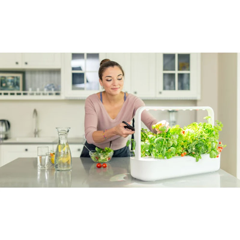 Jardin d'intérieur intelligent Smart Garden 9 de Click & Grow (SG9S1US) - Blanc