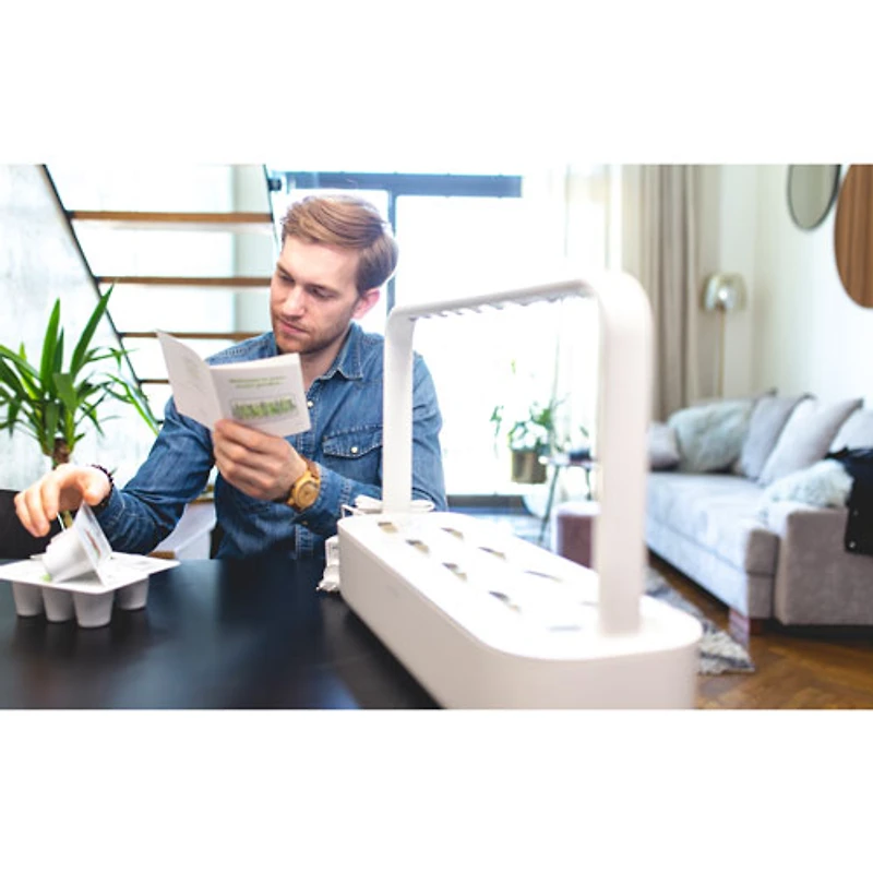 Jardin d'intérieur intelligent Smart Garden 9 de Click & Grow (SG9S1US) - Blanc