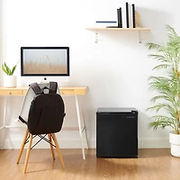 Réfrigérateur de bar compact autonome 1,7 pi³ d'Insignia (NS-CF17BK9) - Noir - Exclusivité Best Buy