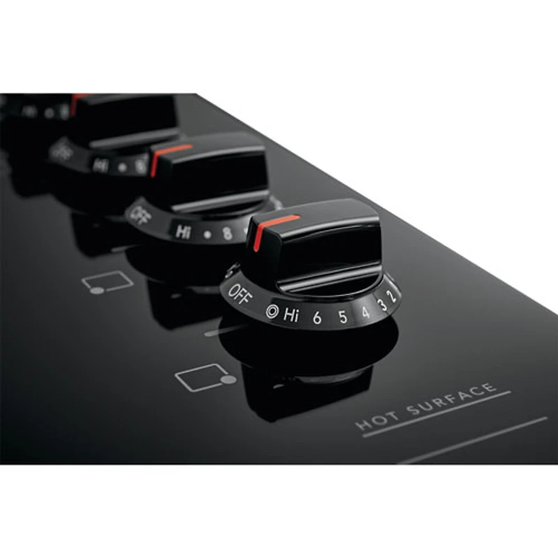 Surface de cuisson électrique lisse de 30 po de Frigidaire (FFEC3025UB) - Noir