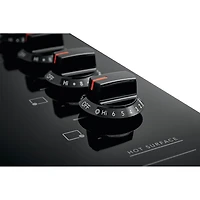 Surface de cuisson électrique lisse de 30 po de Frigidaire (FFEC3025UB) - Noir
