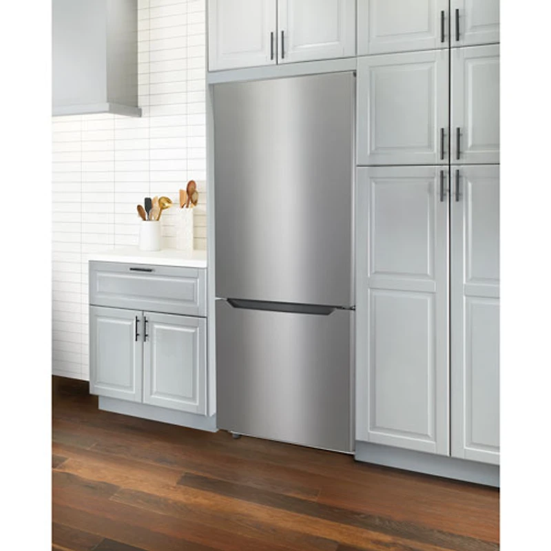Réfrigérateur congélateur inférieur 18,6 pi³ 30 po Insignia (NS-RBM18SS0-C) - Inox - Exclusivité BBY