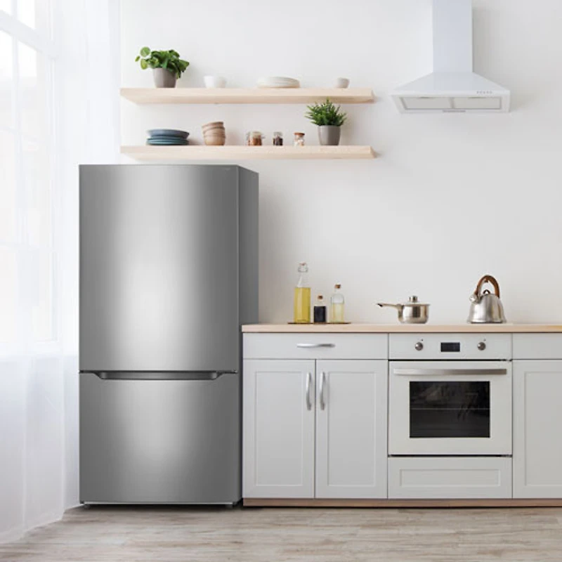 Réfrigérateur congélateur inférieur 18,6 pi³ 30 po Insignia (NS-RBM18SS0-C) - Inox - Exclusivité BBY
