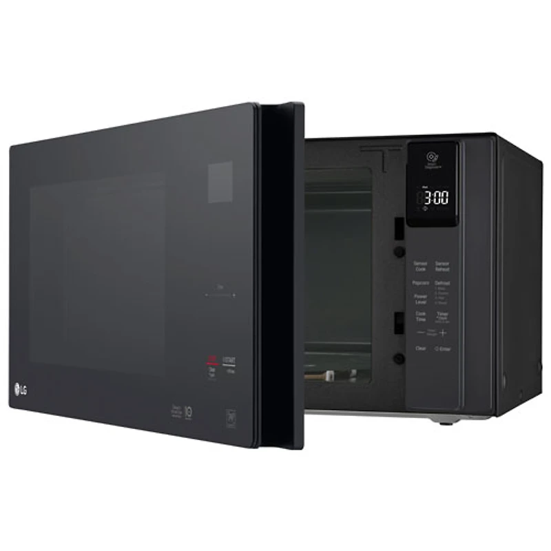 Micro-ondes de 1,5 pi³ NeoChef avec Smart Inverter de LG (LMC1575SB) - Noir