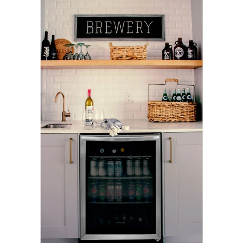 Réfrigérateur à boissons encastrable de 165 canettes de 5,3 pi³ Gallery de Frigidaire (FGBC5334VS)