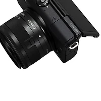 Appareil photo sans miroir EOS M200 de Canon avec objectif 15-45 mm IS STM