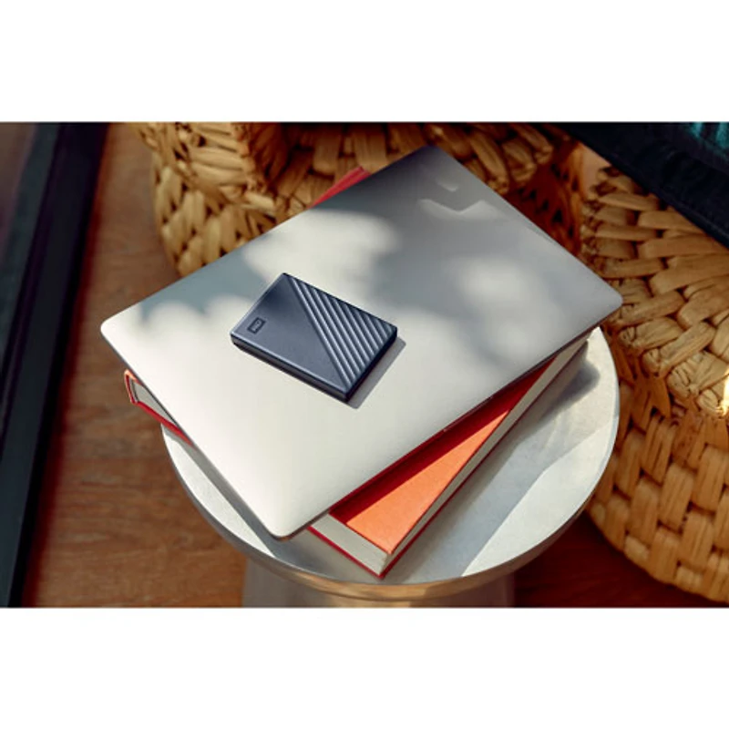 Disque dur portatif USB 3.0 My Passport de 5 To de WD pour Mac (WDBA2F0050BBL-WESN) - Bleu